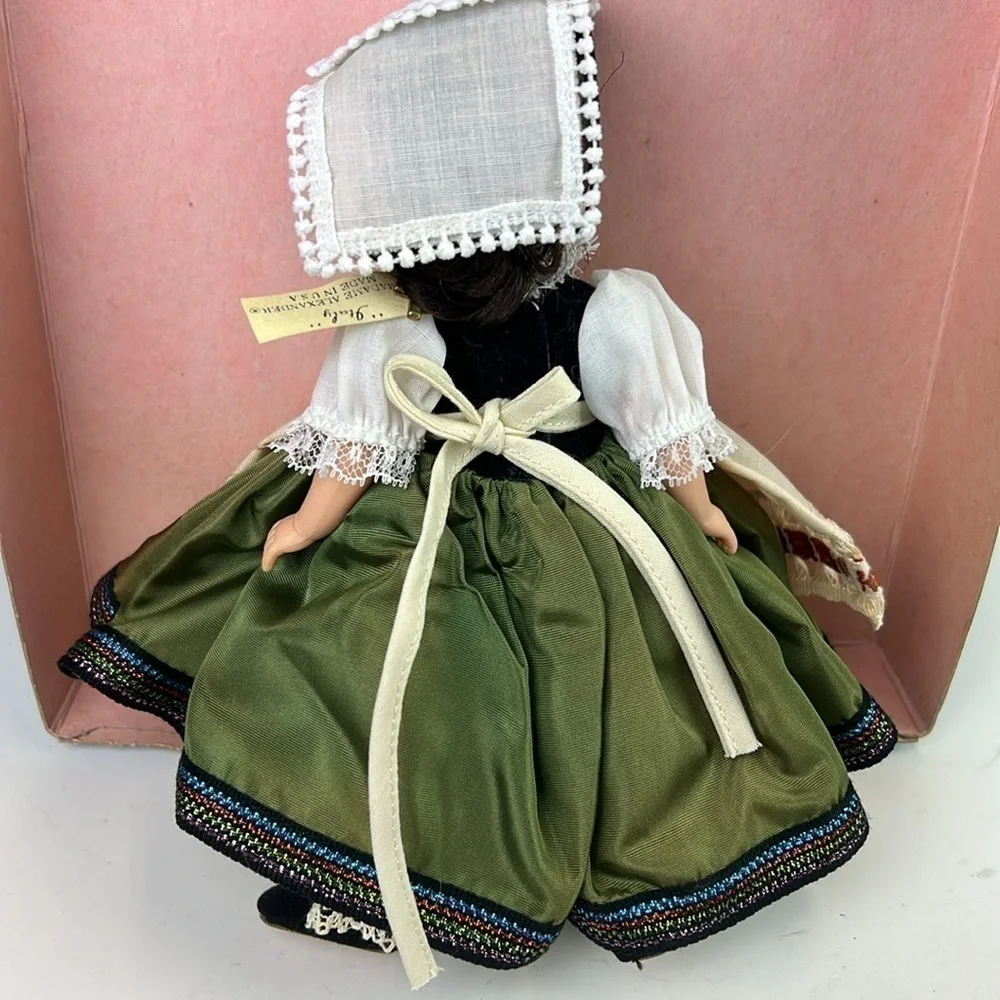 Vintage Madame Alexander “Italy” Collector Doll 553 in Box
